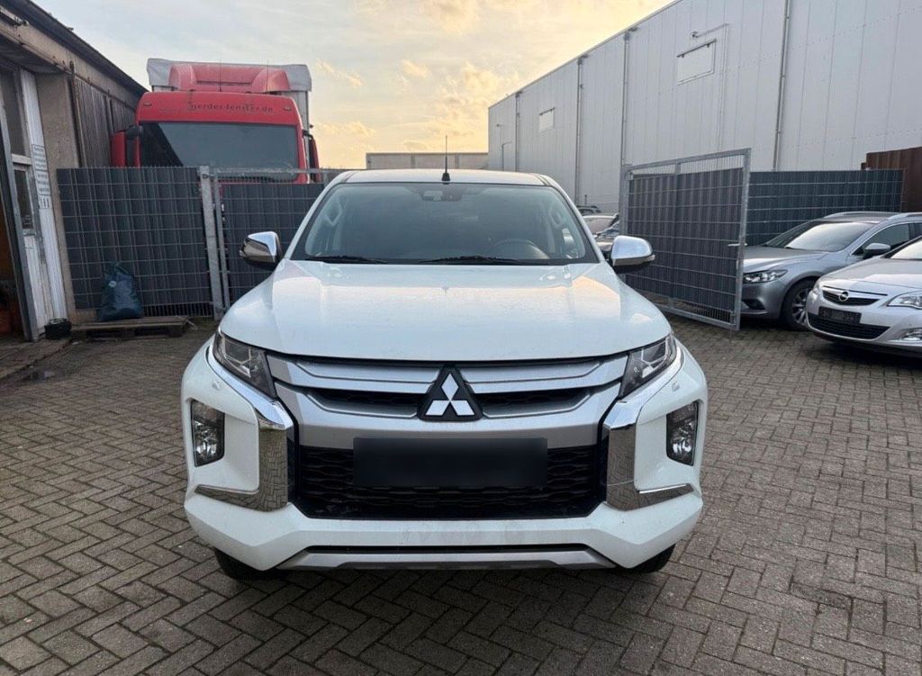 Image of Mitsubishi L200