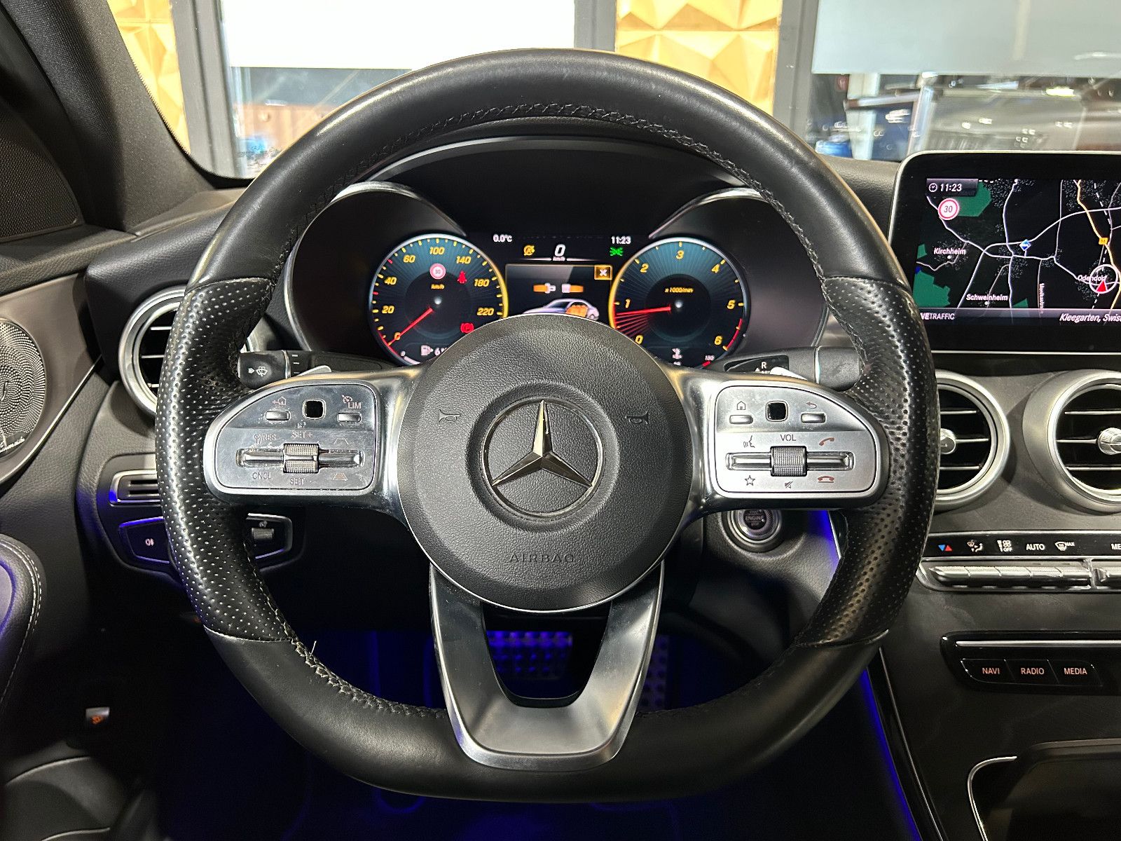Fahrzeugabbildung Mercedes-Benz C 220 d/AMG-PAKET/PANO/ACC/360°/APPLE