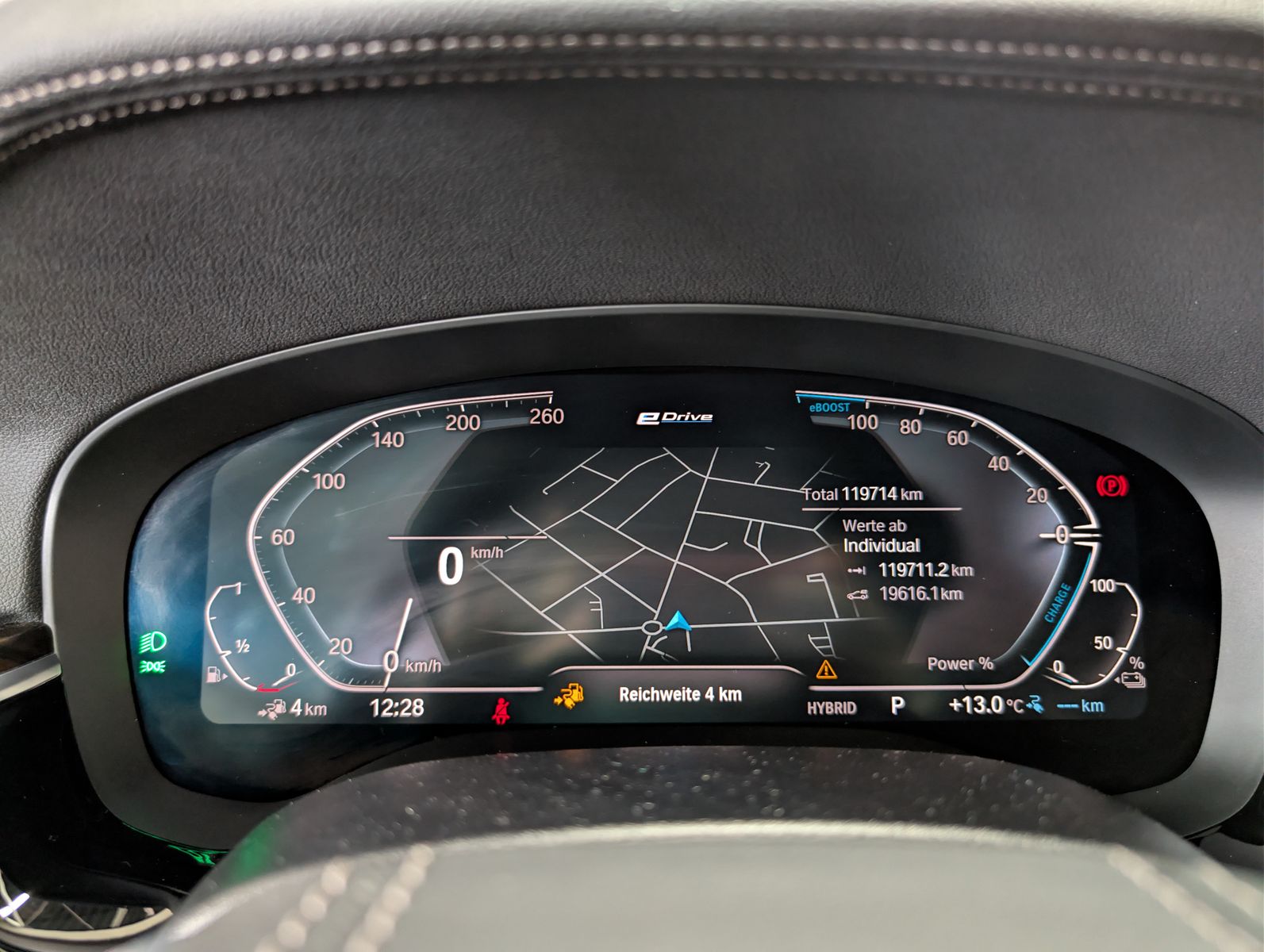 Fahrzeugabbildung BMW 530 e Luxury Line HEV AHK LED LEDER SHZ SoH 97%