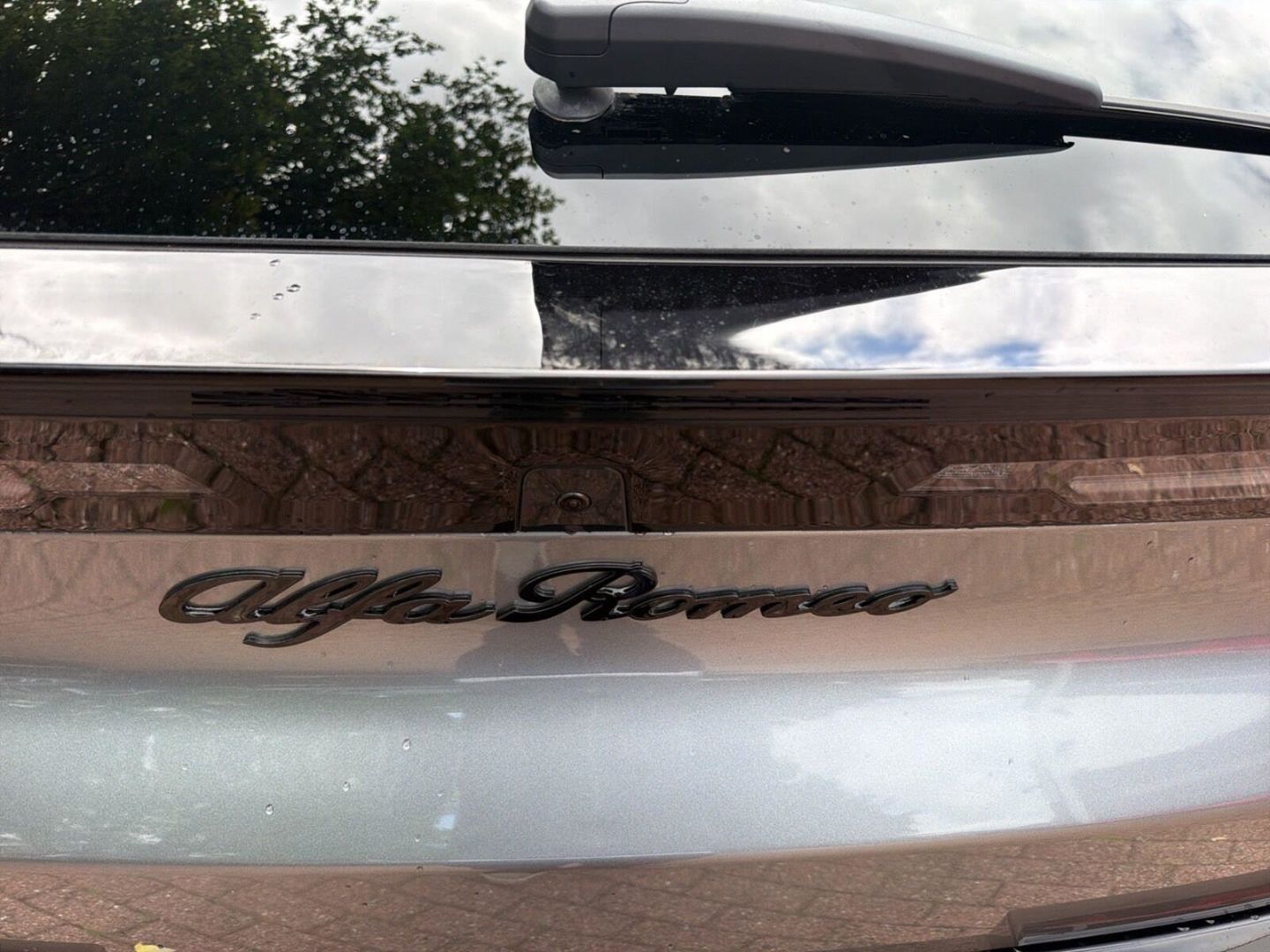 Fahrzeugabbildung Alfa Romeo Junior Ibrida TI 1,2 VGT 107kW MY26-Panoramadach