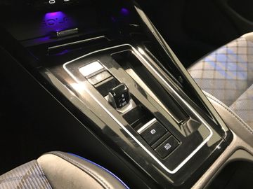 Volkswagen Golf VIII R Lim. 4M 2.0 TSI DSG ACC LED 1.HAND