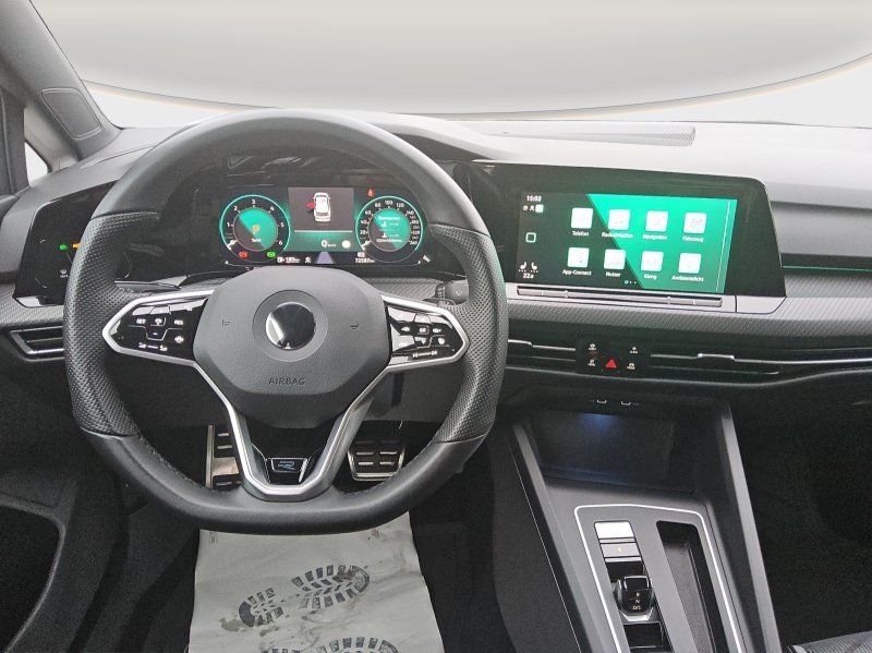 Fahrzeugabbildung Volkswagen Golf VIII Var. 2.0 TDI R-Line DSG  AHK+ACC+NAVI+