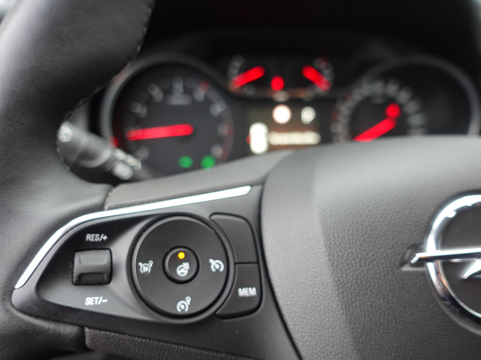 Fahrzeugabbildung Opel Grandland X 1.2 Elegance Kamera,LED,Navi,PDC,SHZ