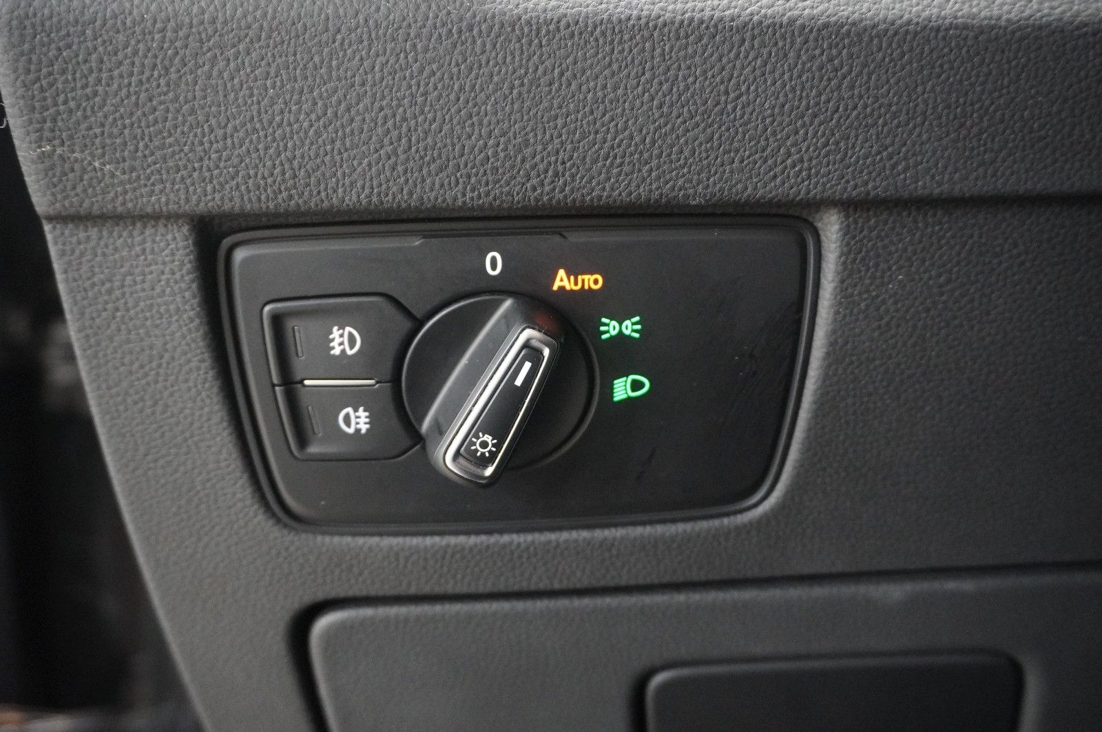 Fahrzeugabbildung Volkswagen Passat Var. 2.0D BUSINESS DSG NAVI/LED/KAMERA/SH