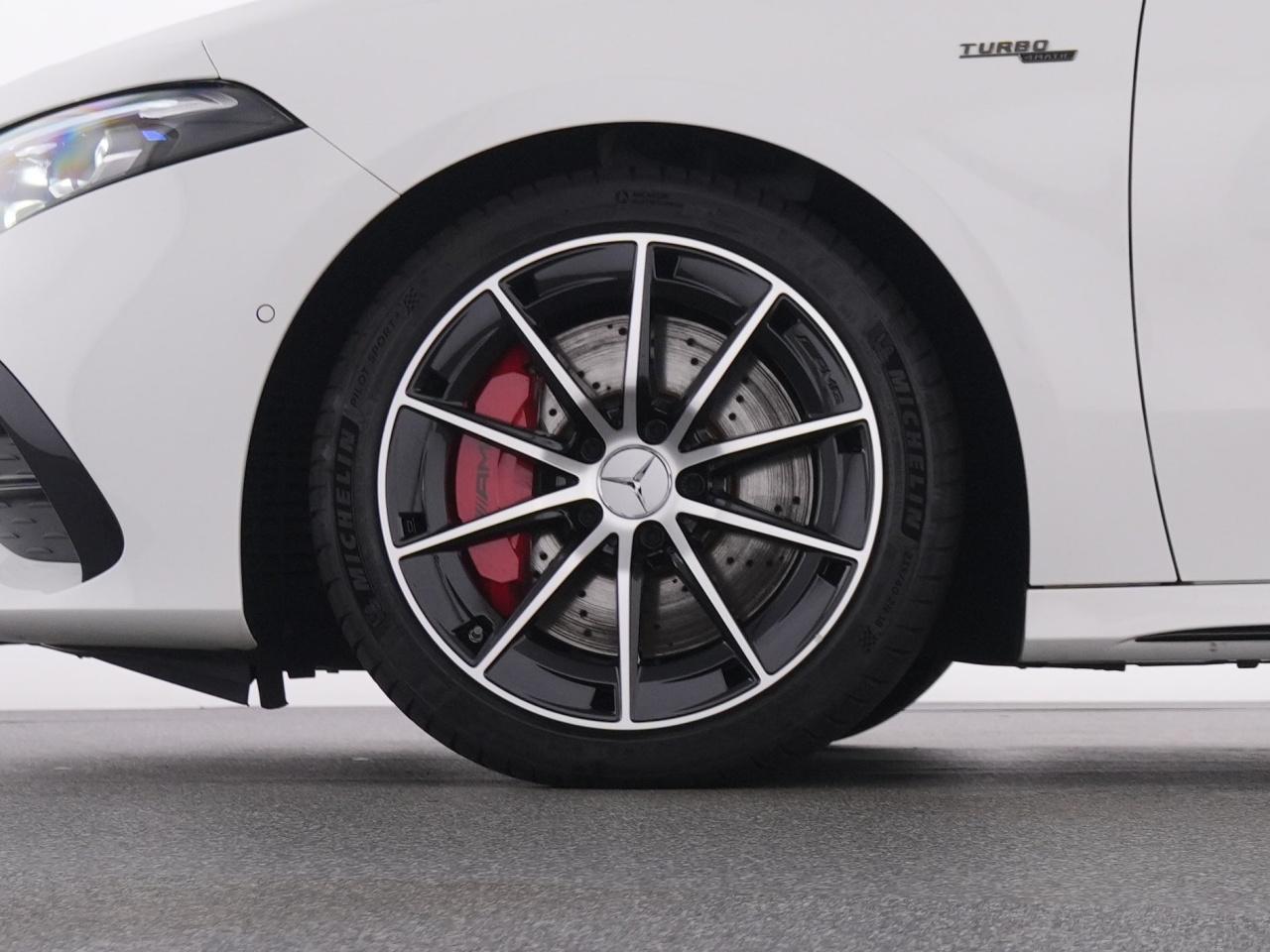 Mercedes-Benz A 35 AMG 4M Pano+Burm+MBeam+NightP+KeylG+Mem+RFK