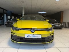 VW Golf  R-LINE DSG ACC PANO STANDHZG AHK GARANTIE