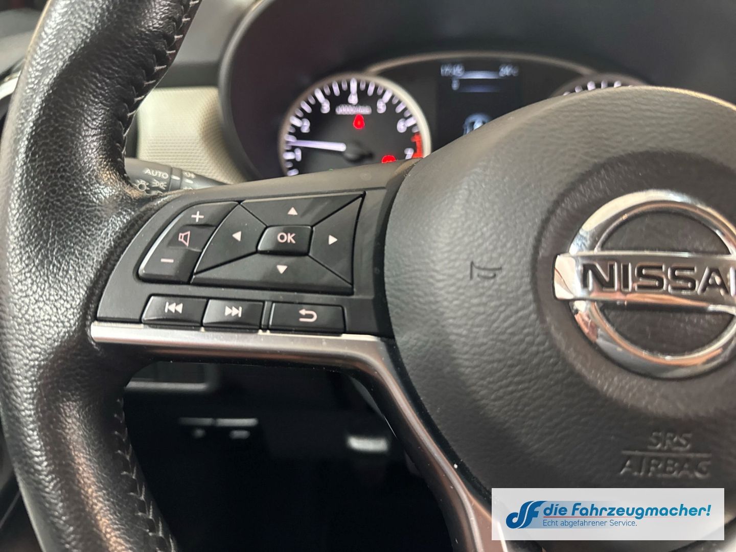 Fahrzeugabbildung Nissan Micra N-Connecta Navi DAB Ambientebeleuchtung SH