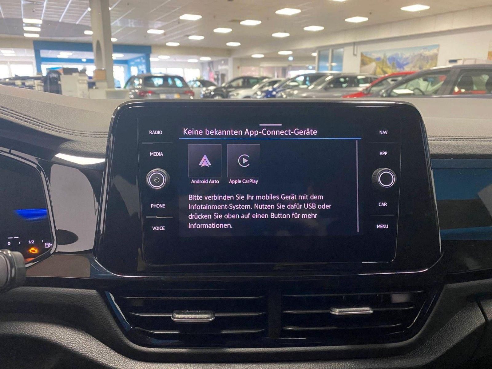 Fahrzeugabbildung Volkswagen T-Roc 1.5 TSI DSG R-Line+ACC+AHK+19"+KAMERA+LED+