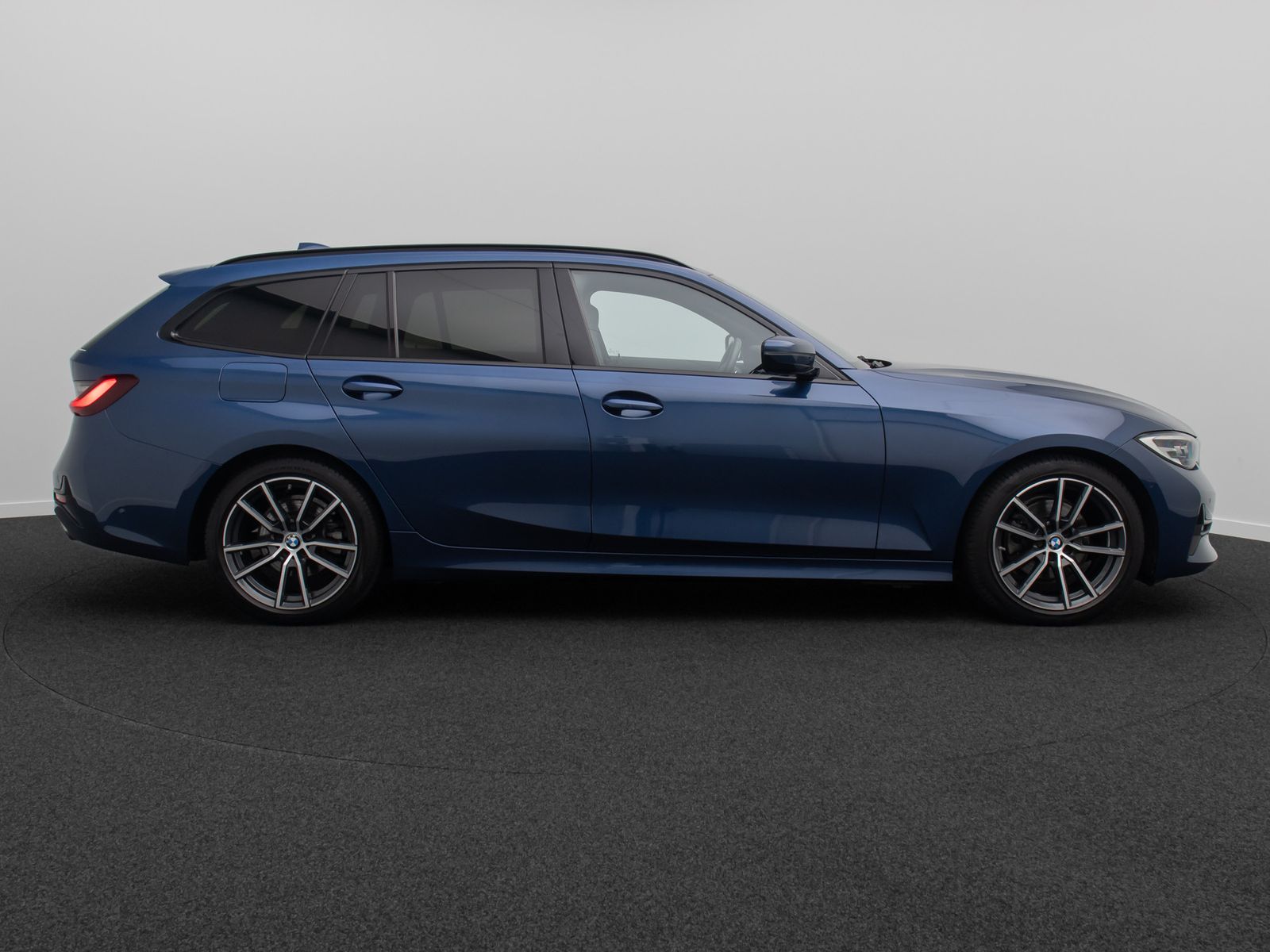 Fahrzeugabbildung BMW 320d SportLine Alarm DAB HiFi Komfort Kamera 18"