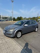 Opel Astra 1.3 CDTI 5 porte Club - Opel Astra aus 2006 mit Diesel-Antrieb: Limousine