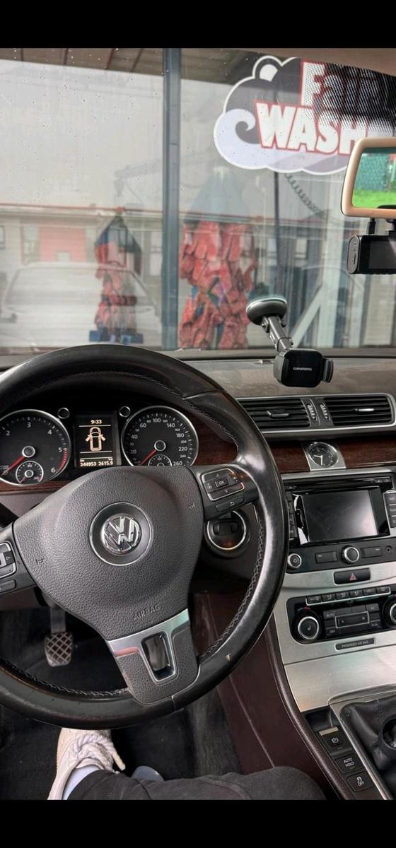 Volkswagen Passat 2011 — photo 8