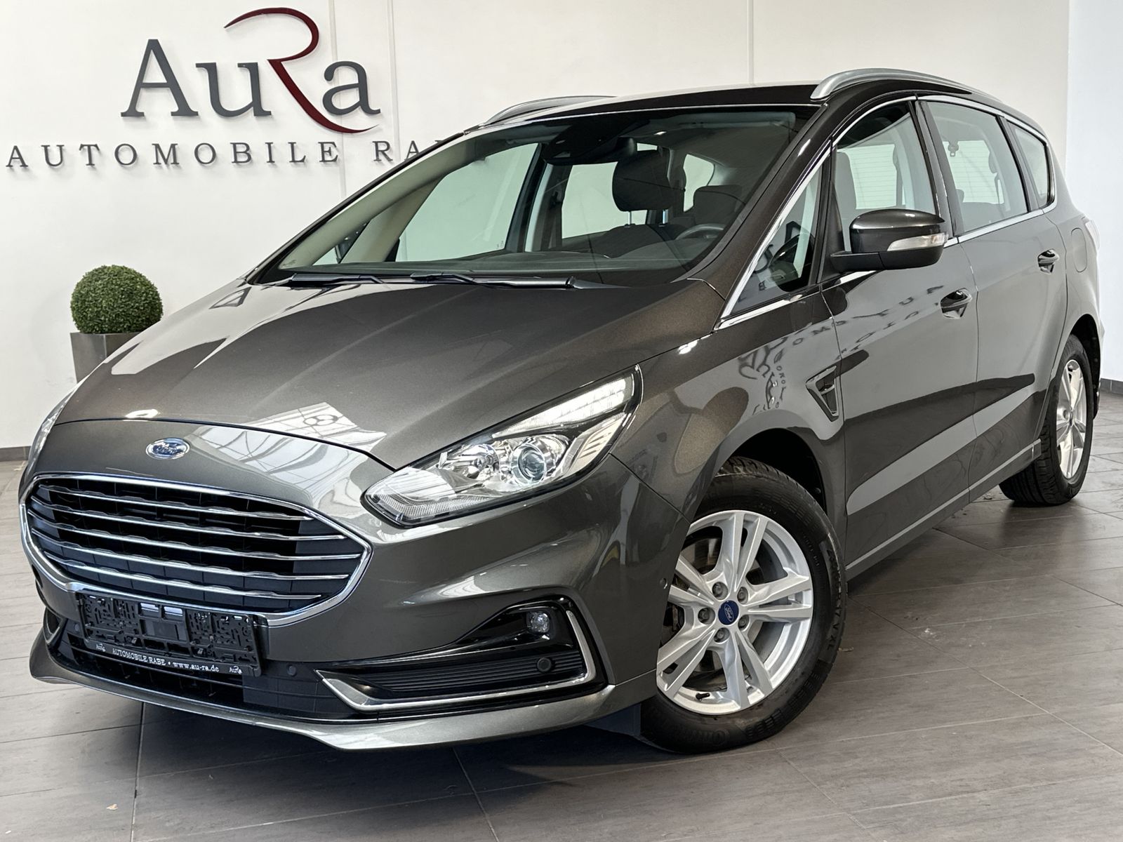 Fahrzeugabbildung Ford S-MAX 2.0 EB Titanium Aut. NAV+LED+KAMERA+17ZOLL