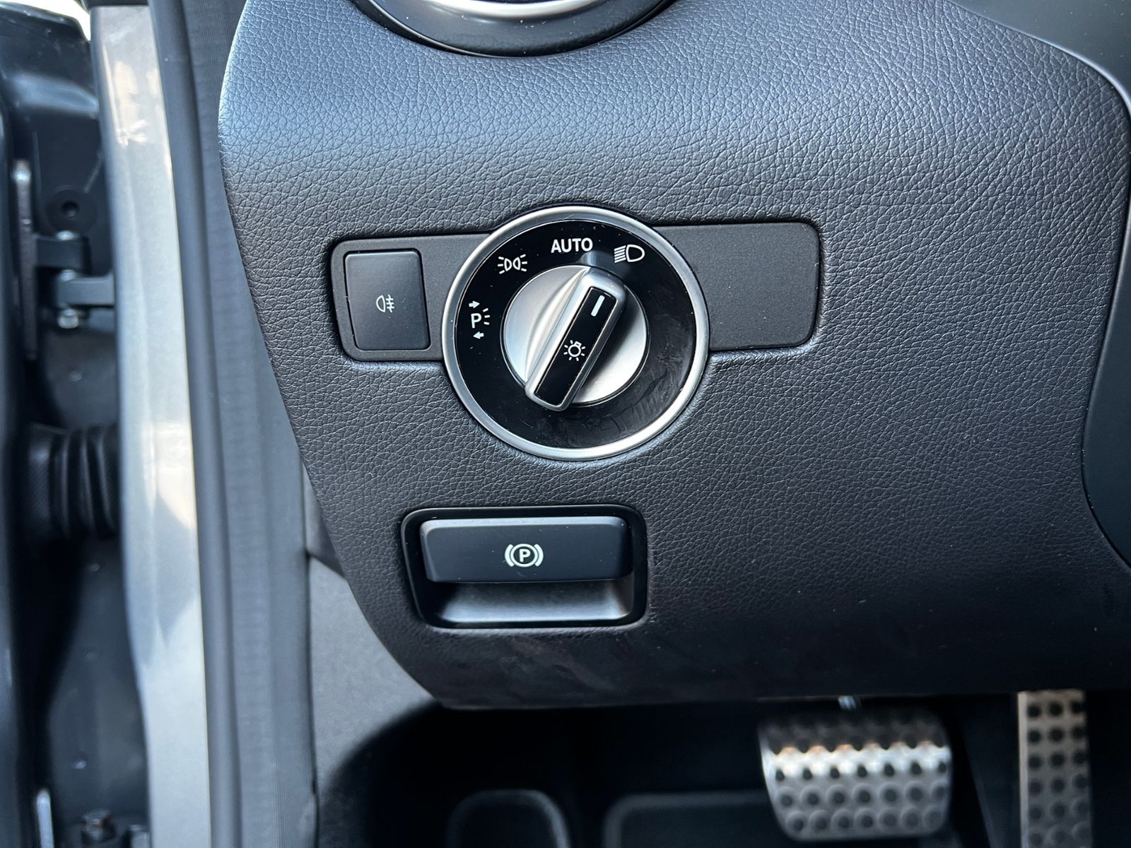 Fahrzeugabbildung Mercedes-Benz SLC 300 AMG H/K LED NAVI