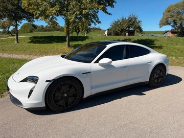صورة 1 لـ 2020 Porsche TAYCAN