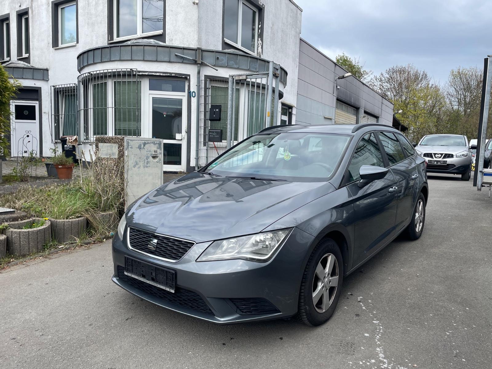 Seat Leon 2014 — rear view
