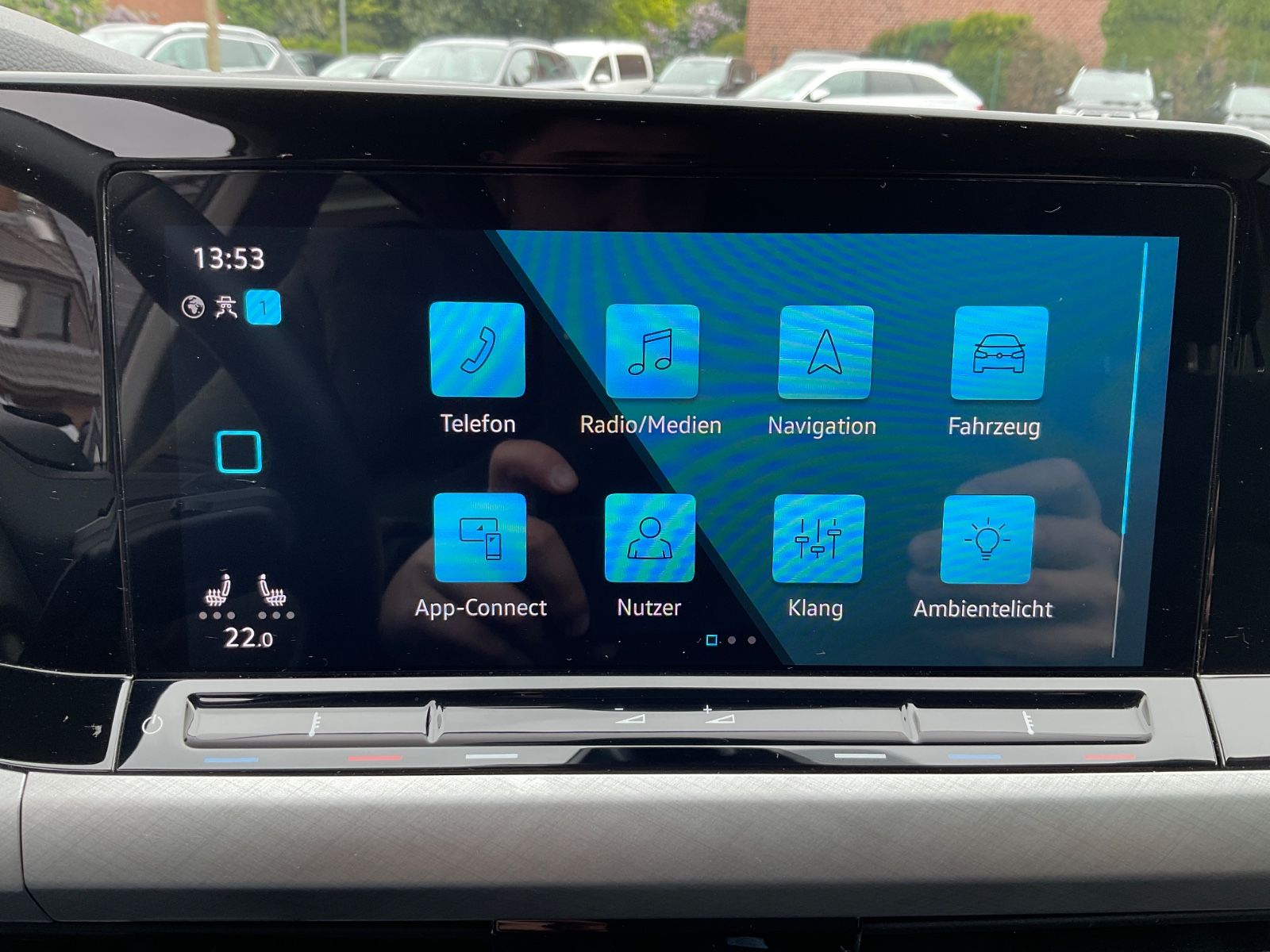 Fahrzeugabbildung Volkswagen Golf Variant 1.5 eTSI DSG Life,LED,AHK,ACC,carpl