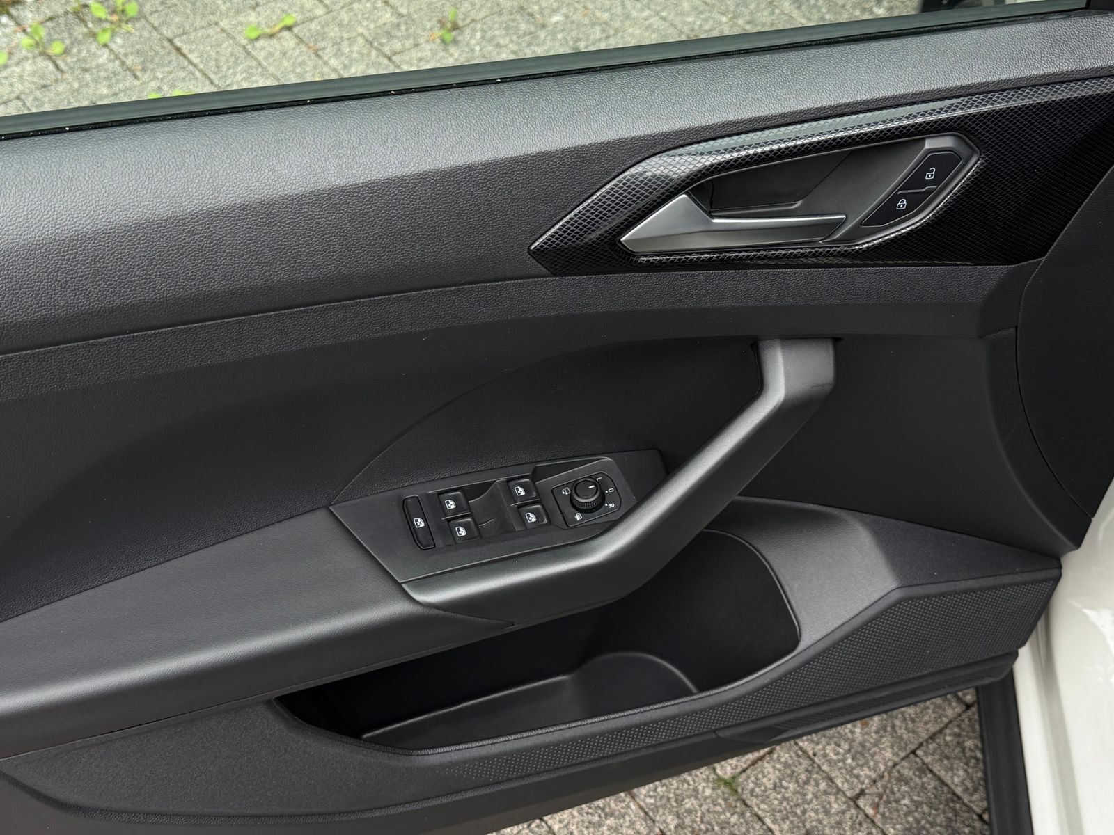 Fahrzeugabbildung Volkswagen T-Cross 1.0 TSI DSG Life LED+KAM+ACC+CARPL+SHZ+