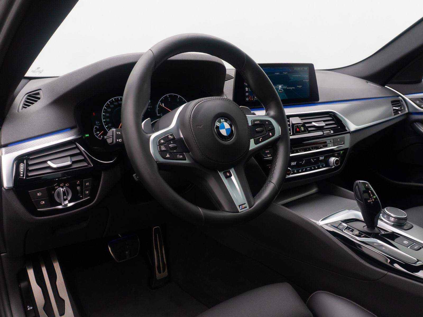 Fahrzeugabbildung BMW 520d xD M Sport Individual 360&deg;HUD HiFi Panorama