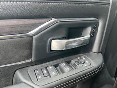 DODGE RAM 2500 Laramie Night Crew Cab 6.7HO 8 Gang