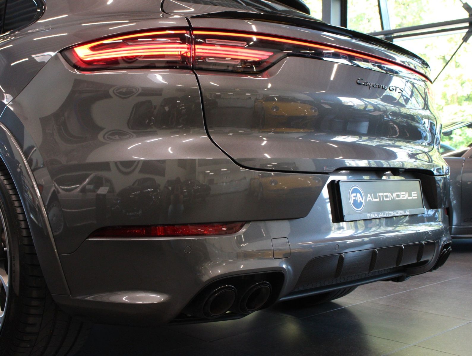 Fahrzeugabbildung Porsche Cayenne GTS Sport Chrono+Sport Design+HUD+ACC
