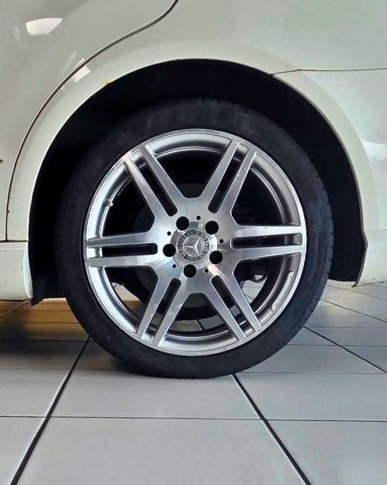 MERCEDES-BENZ E 220 — zdjęcie 31