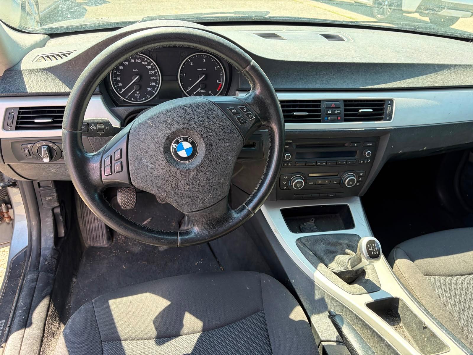 BMW 320 2011 — photo 6