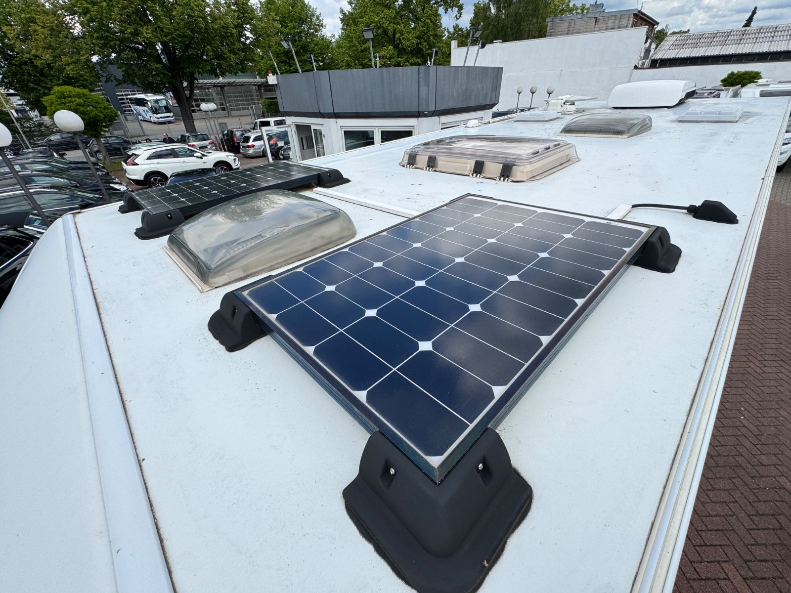 Fahrzeugabbildung Sunlight I 68 LUFTFEDERUNG DACHKLIMA SOLAR AHK SAT 2X TVF