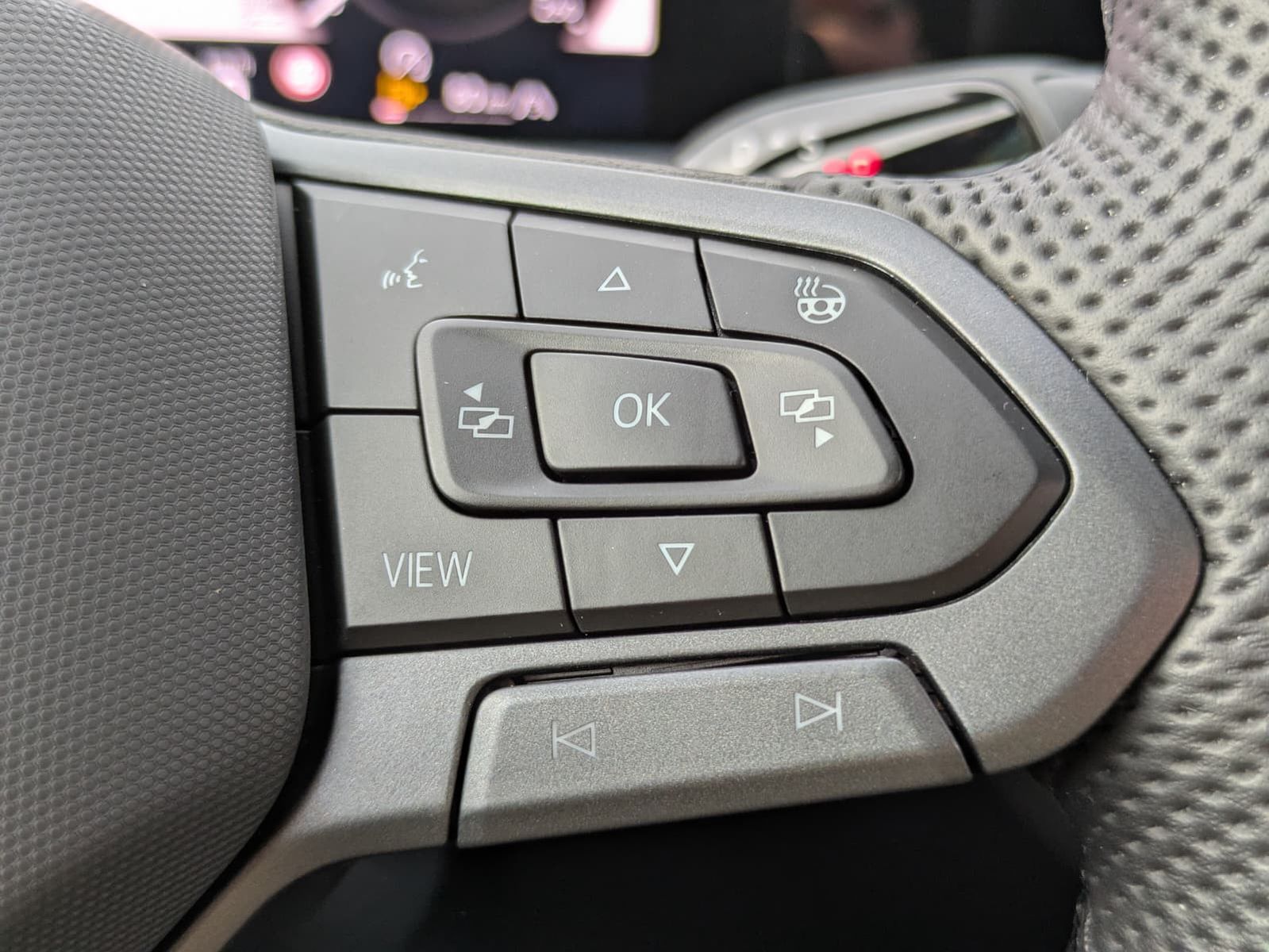 Fahrzeugabbildung Volkswagen Tayron 2.0 TDI 4M R-Line BLACK*7Si*MATRIX*PANO