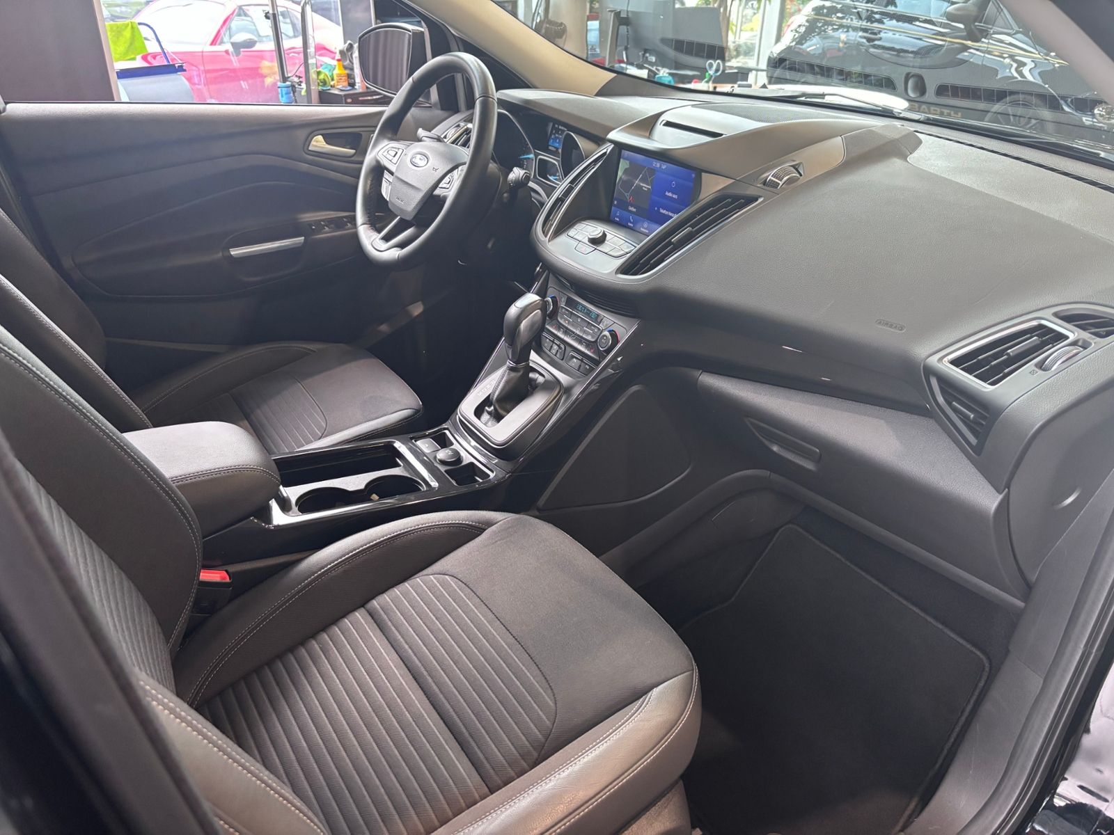 Fahrzeugabbildung Ford Kuga Titanium Allrad AHK XENON NAVI