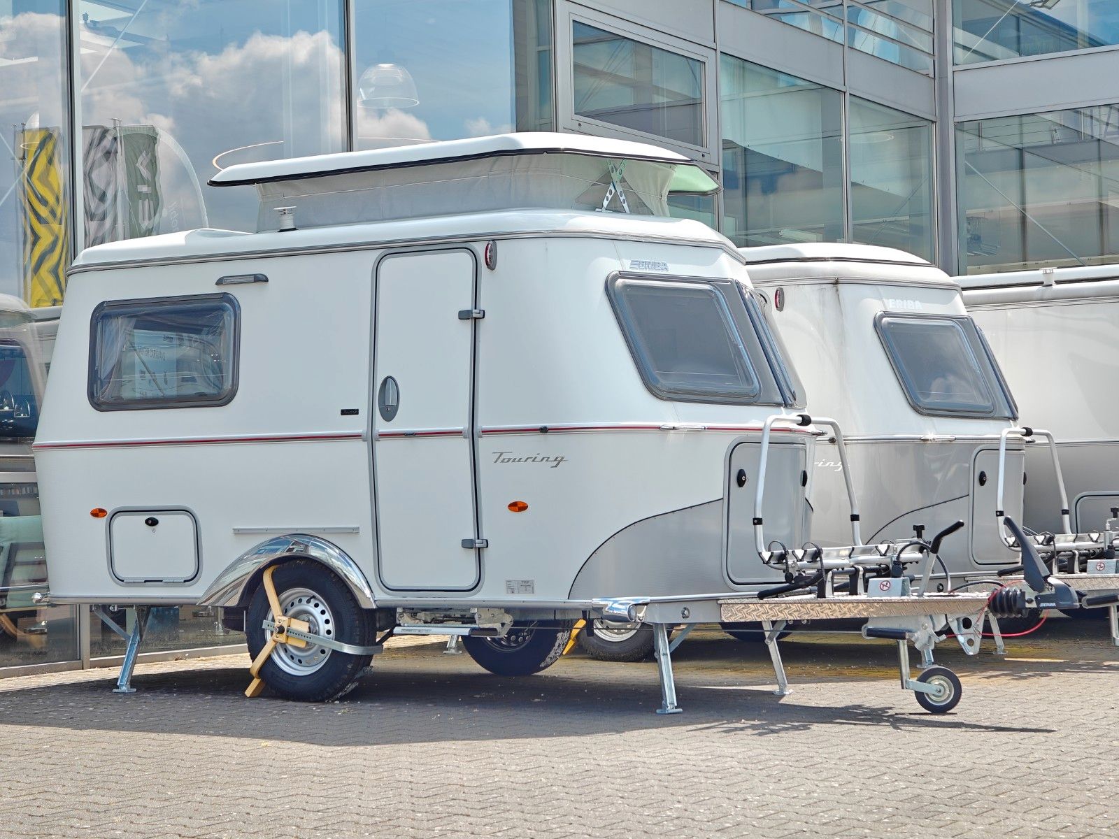 Fahrzeugabbildung HYMER / ERIBA / HYMERCAR Touring 310 Legend - Design, Heckklappe -