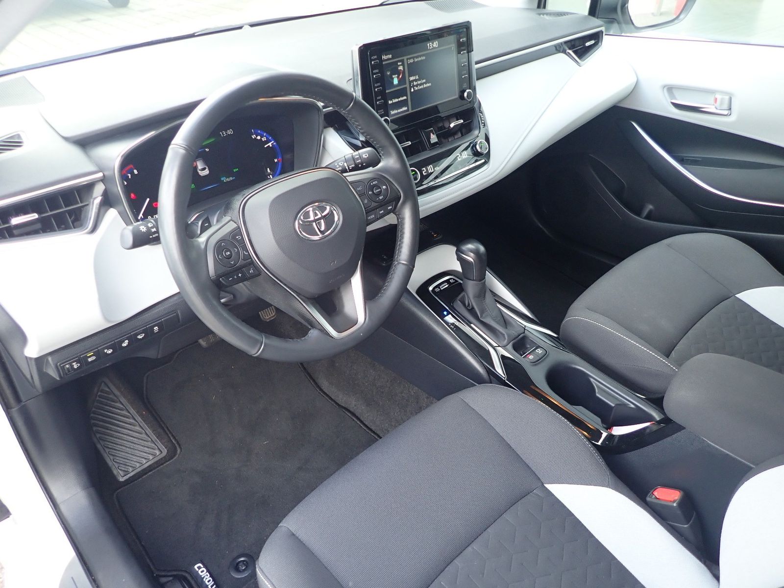 Fahrzeugabbildung Toyota Corolla TS 2.0 Hybrid Team D, AHK