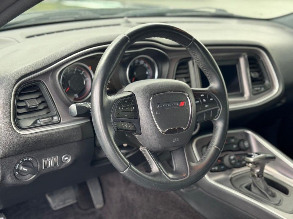 Fahrzeugabbildung Dodge Challenger 3.6 V6 SXT Kamera Spoiler PDC