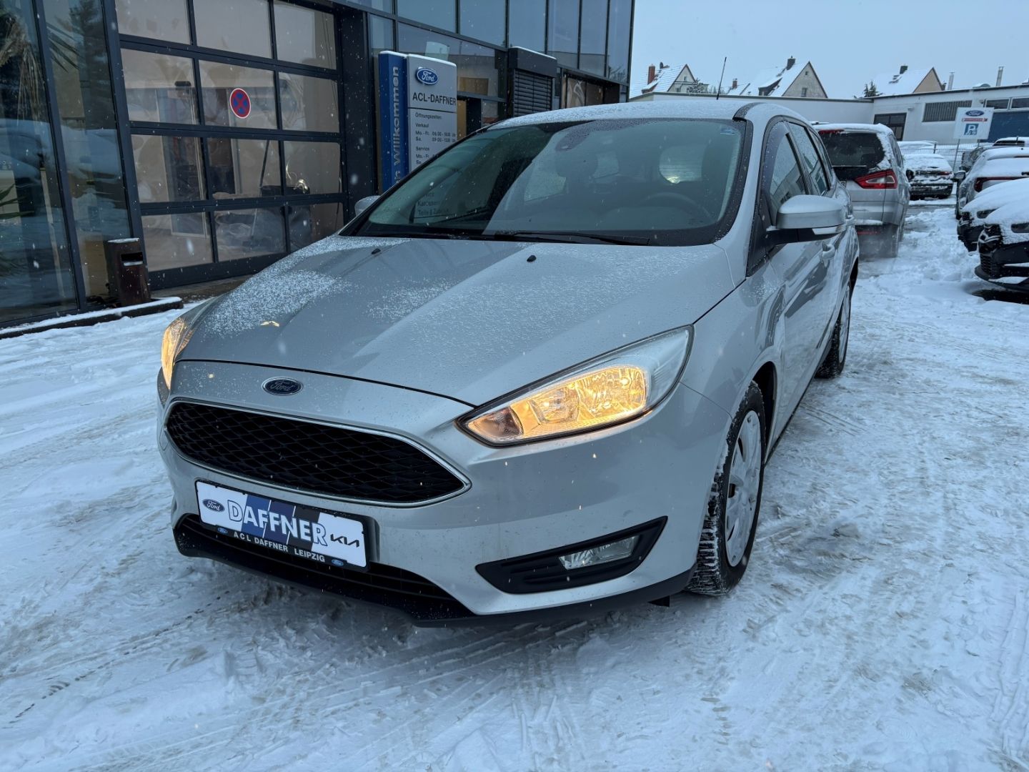 Fahrzeugabbildung Ford Focus PDC Klima Tempomat neuer Zahnriemen