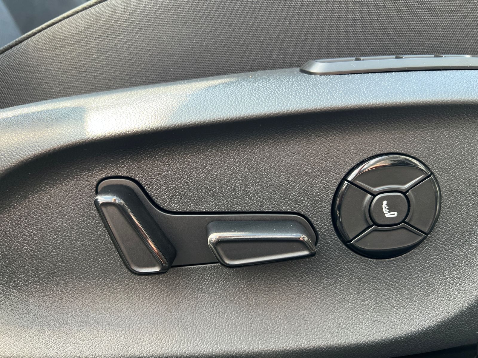 Fahrzeugabbildung SKODA Superb Combi  Sportline 1.5 TSI IV DSG *AHK,Navi