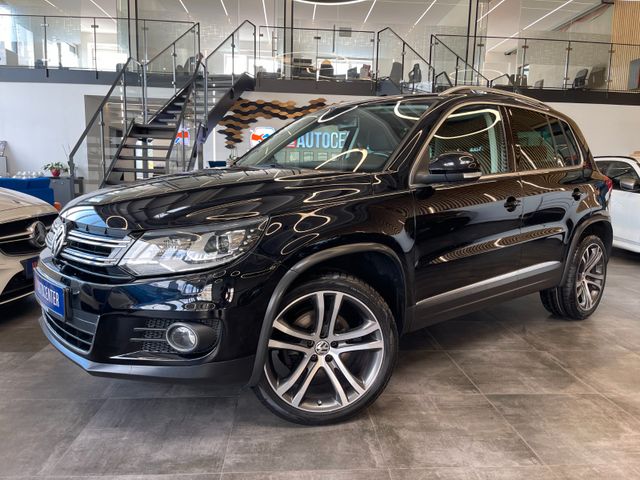 Volkswagen Tiguan Sport & Style 4Motion *NAVI*AHK*XENON*RFK