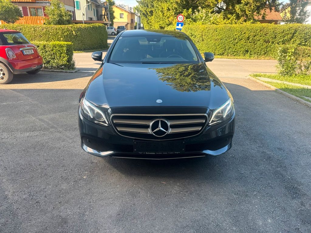 Image of Mercedes-Benz E 220