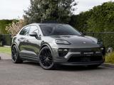 Porsche Macan 4 EV 100KW/22 RS/AIR/MATRIX/PANO/ENTRY/18W - Porsche Macan mit Elektro-Antrieb