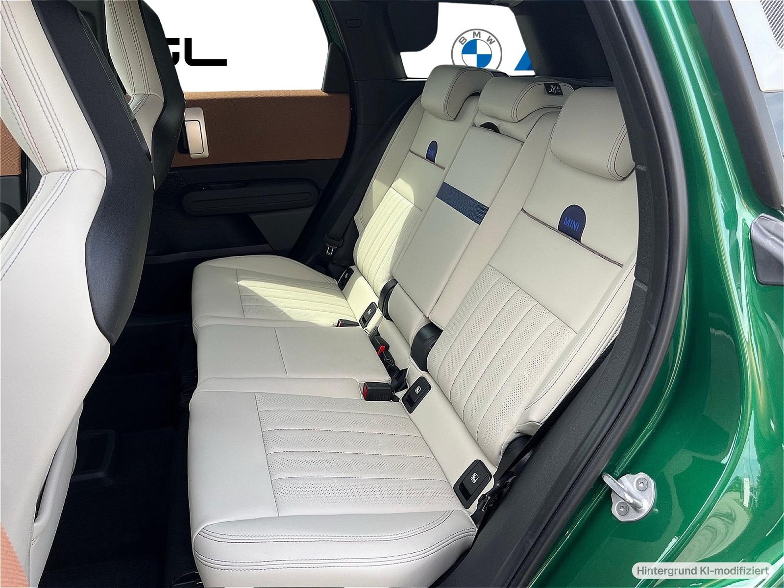 MINI Countryman C Favoured Trim Paket XL AHK