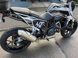 KTM Duke 690 - SUPER MOTO VON 501 BIS 750 CCM