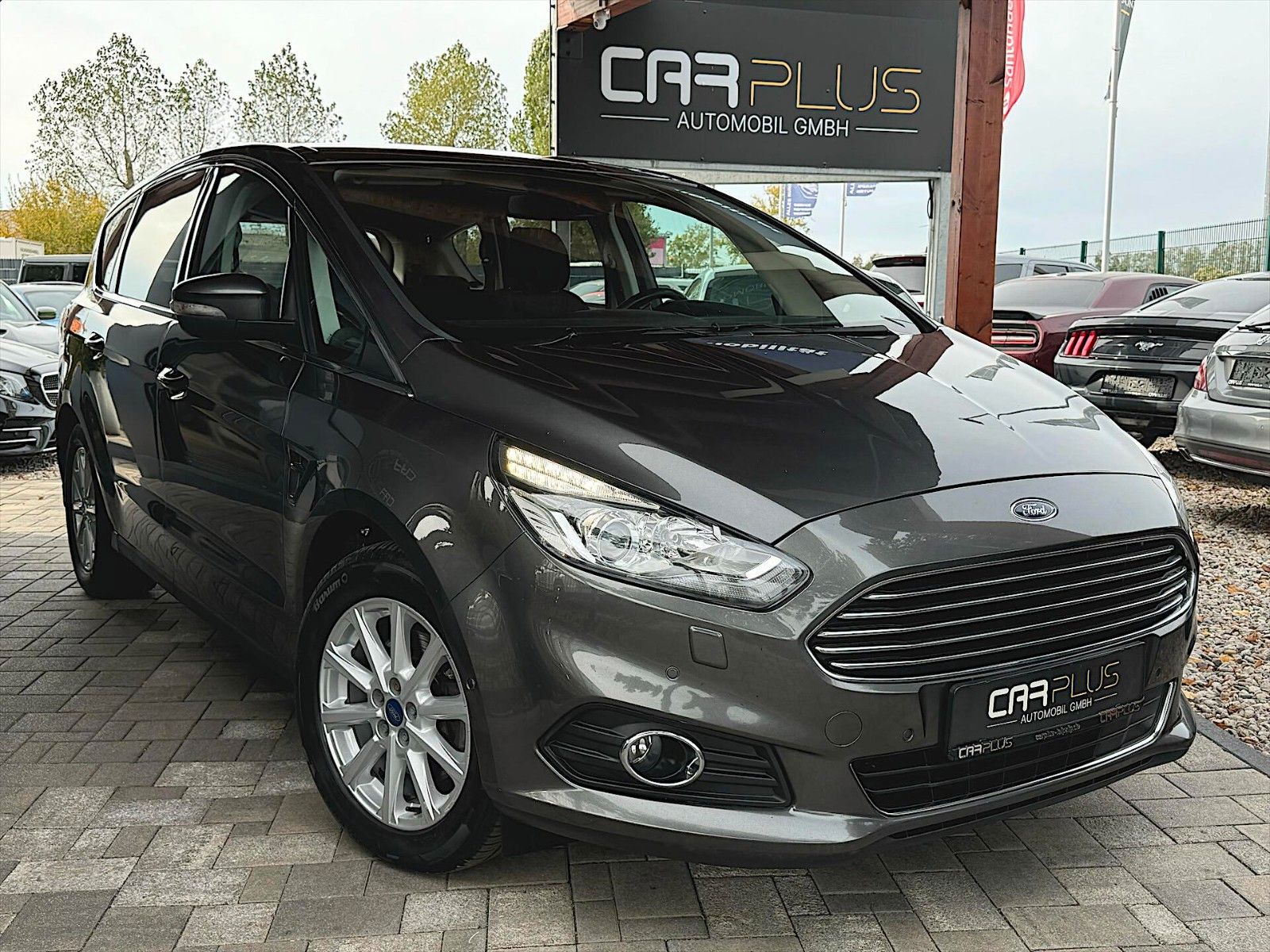 Fahrzeugabbildung Ford S-MAX Titanium Automatik *7 Sitze*LED*Keyless*