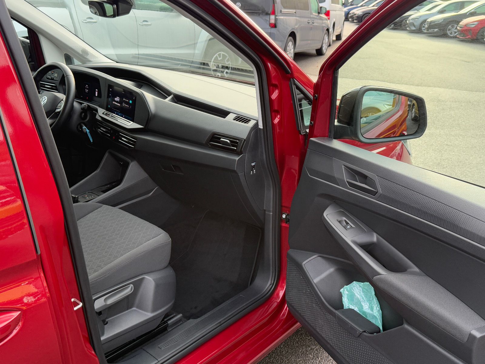 Fahrzeugabbildung Volkswagen Caddy Life TDI DSG DAB GRA Navi SHZ PDC Vorb.AHK