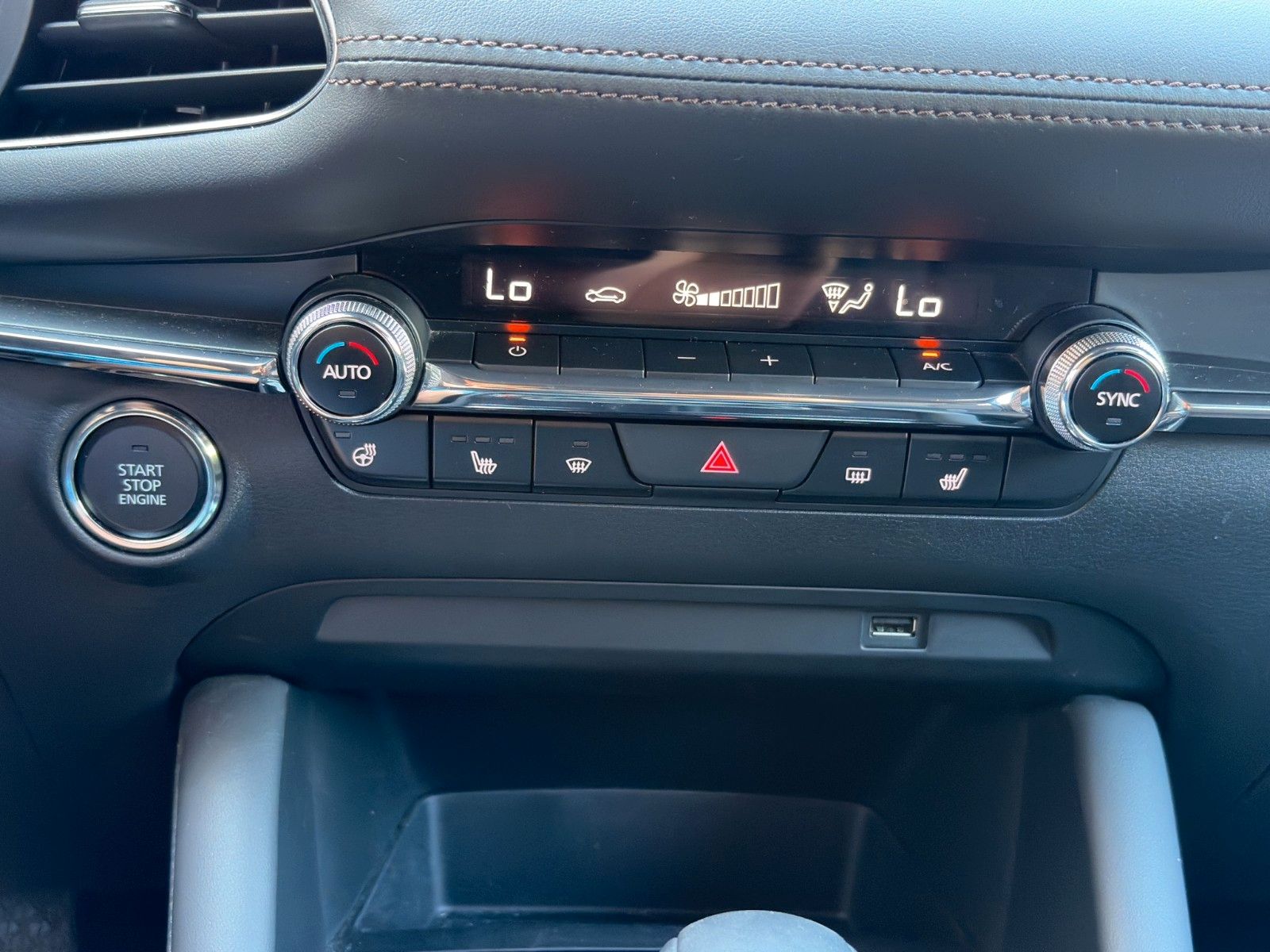 Fahrzeugabbildung Mazda 3 2.0 SKYACTIV-G**360°Cam*HUD*SHZ*LED**