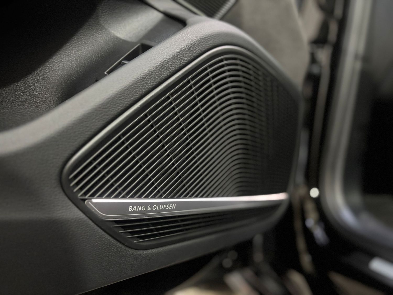 Fahrzeugabbildung Audi A4 30 TDI S-line #Matrix#Virtual#Black#B&O#20"