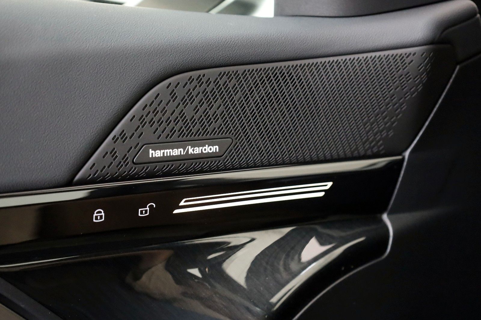 Fahrzeugabbildung BMW 520 d,Travel+Innov. Pak,Panorama,HUD, AHK el,+WR