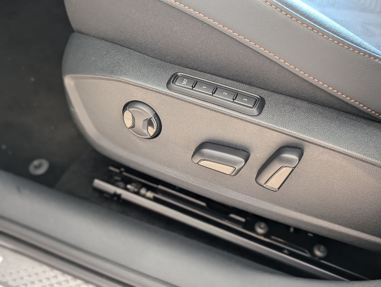 CUPRA Leon 2.0 TSI 4D VZ Matrix Pano Sennheiser AHK 19 - Image 23