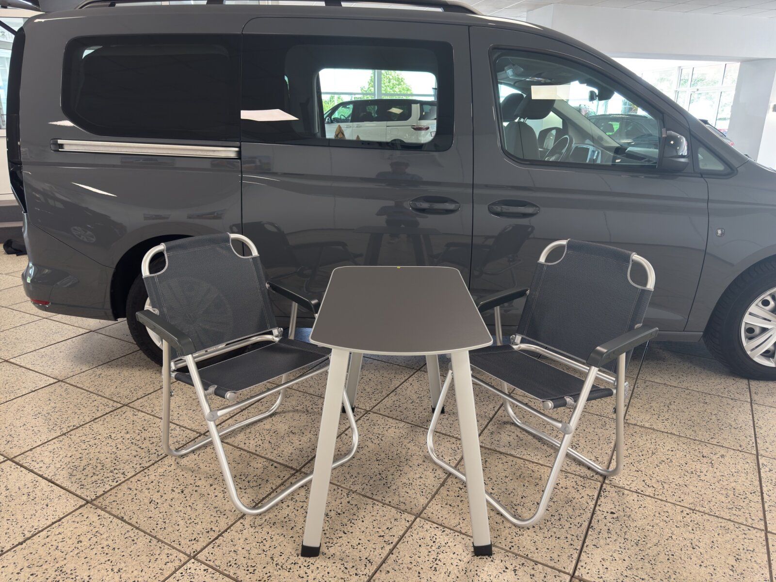 Fahrzeugabbildung Volkswagen Caddy Maxi California 2.0 TDI DSG APP AHK Kamera