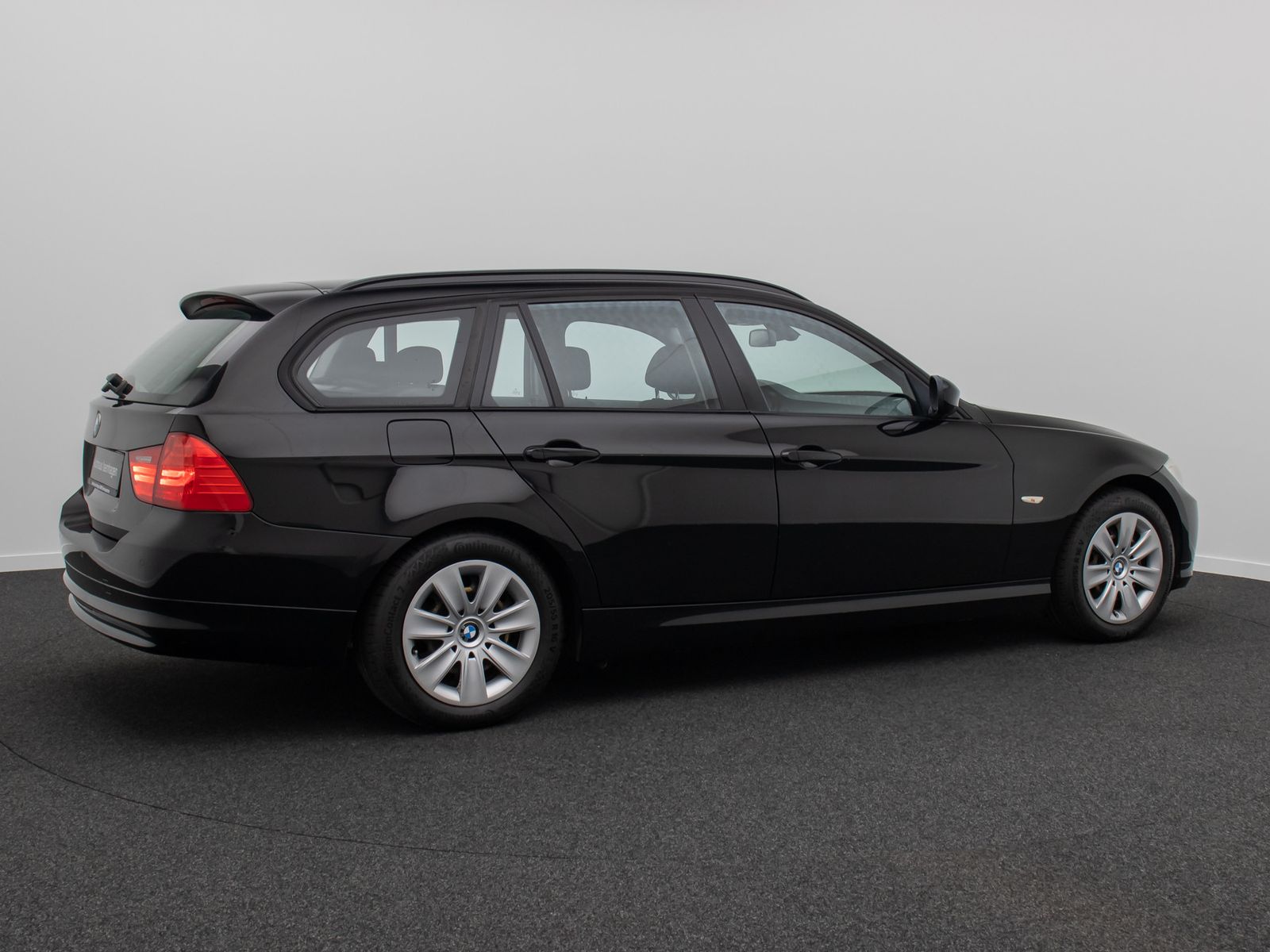 Fahrzeugabbildung BMW 318d GeschwindigReg KlimaAut PDC AHK Nebelschein