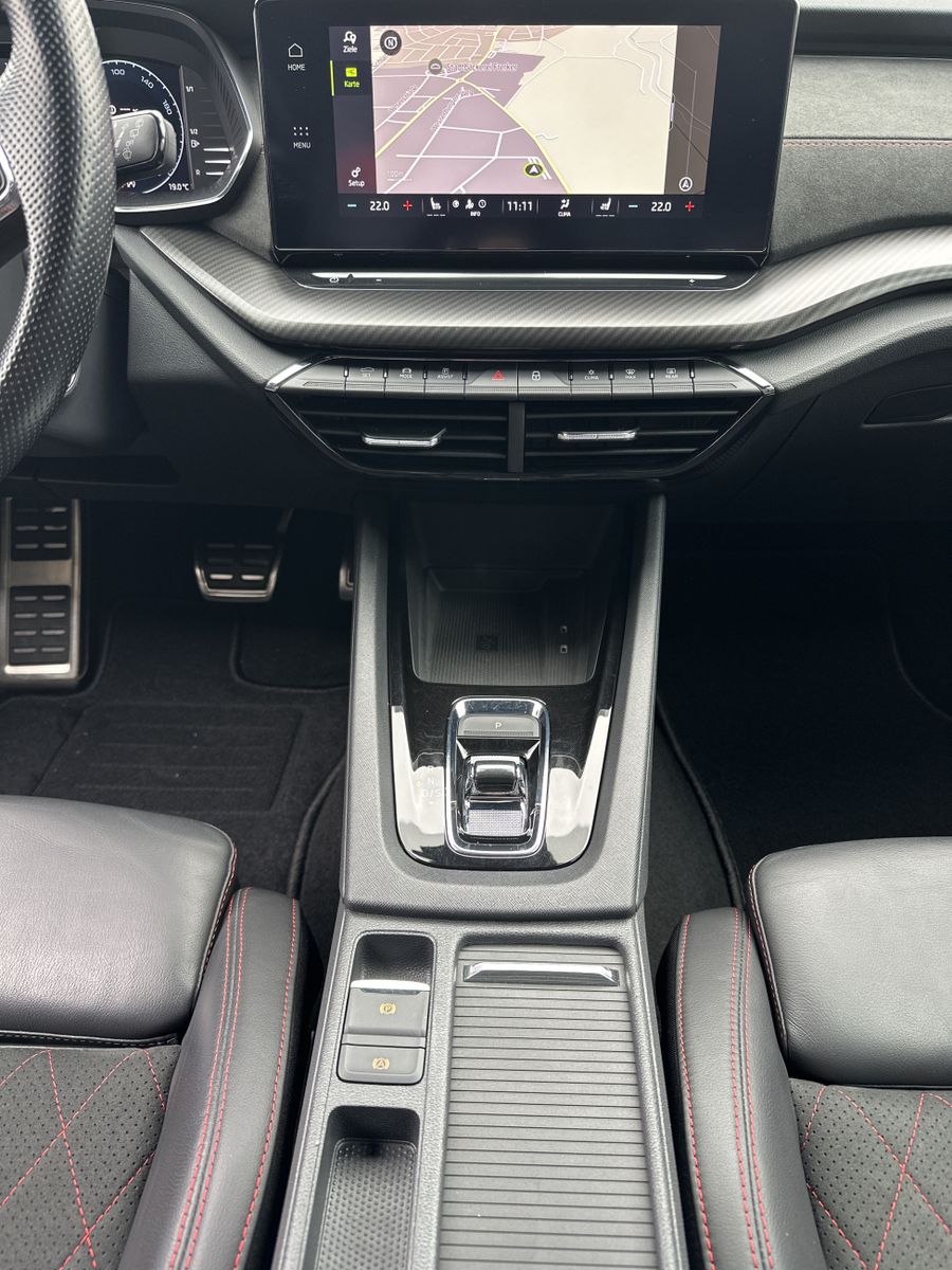 Fahrzeugabbildung SKODA Octavia Combi RS Plus NAV+LED+ACC+AHK+SHZ+CANTON