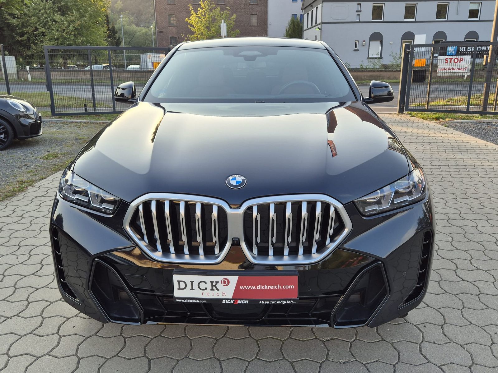 Fahrzeugabbildung BMW X6 xDrive 40i M-Sport PANO/ACC/HuD/HARMAN/MEMORY