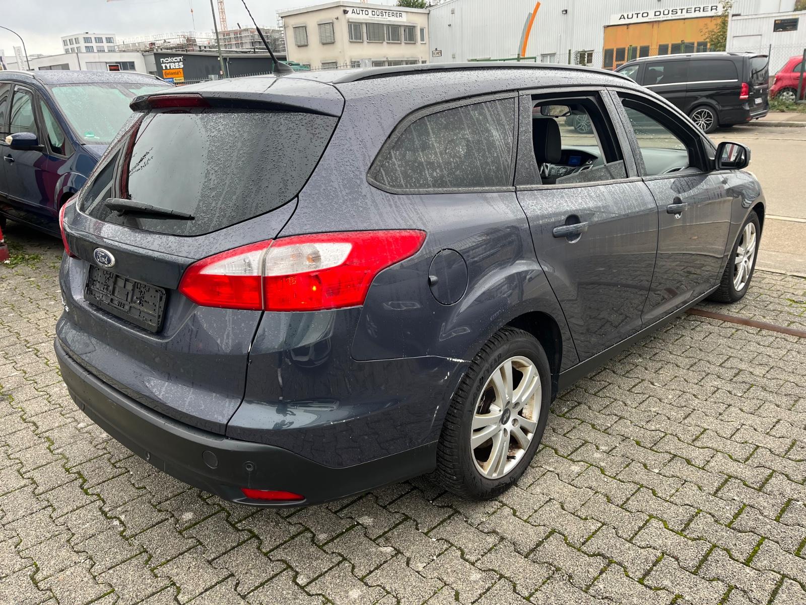 Ford Focus 2011 — photo 7